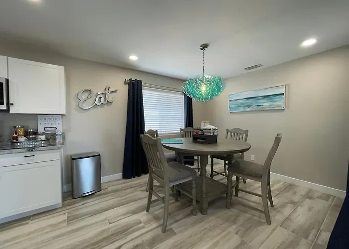Family Friendly 6 Bedroom Compound Near Windsor Ramp *