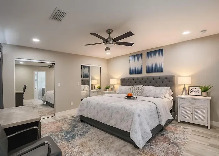 Family Friendly 6 Bedroom Compound Near Windsor Ramp * Lake Havasu City