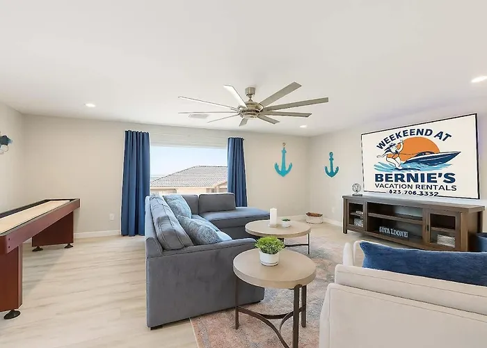 Villa Family Friendly 6 Bedroom Compound Near Windsor Ramp Lake Havasu City