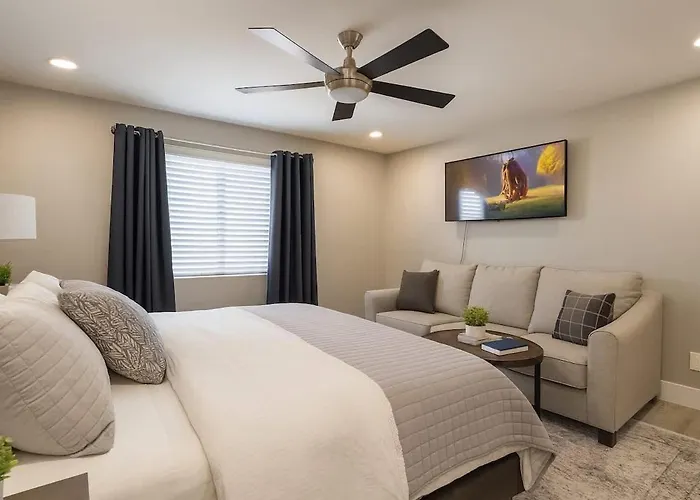 Family Friendly 6 Bedroom Compound Near Windsor Ramp Lake Havasu City