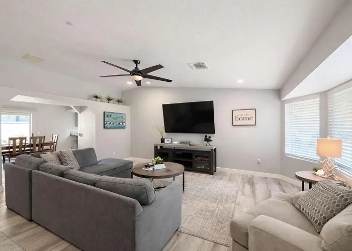 Family Friendly 6 Bedroom Compound Near Windsor Ramp Lake Havasu City
