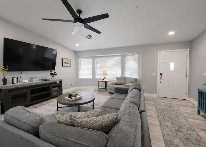 Family Friendly 6 Bedroom Compound Near Windsor Ramp * Lake Havasu City