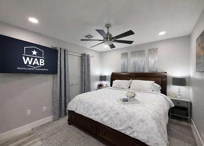 Family Friendly 6 Bedroom Compound Near Windsor Ramp *