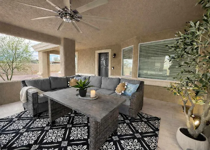 Family Friendly 6 Bedroom Compound Near Windsor Ramp * Lake Havasu City